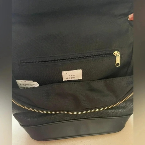 Backpack Convertible Crossbody A New Day Black Small Purse Adjustable Strap Zip - Picture 3 of 6